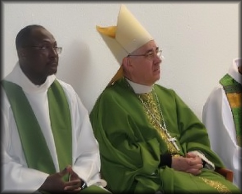 71 Monseigneur Riocreux et Pere Hugues Sehounhouedo